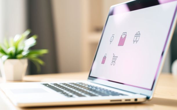 Side hustle ideas and minimal investment strategies for starting a profitable venture.